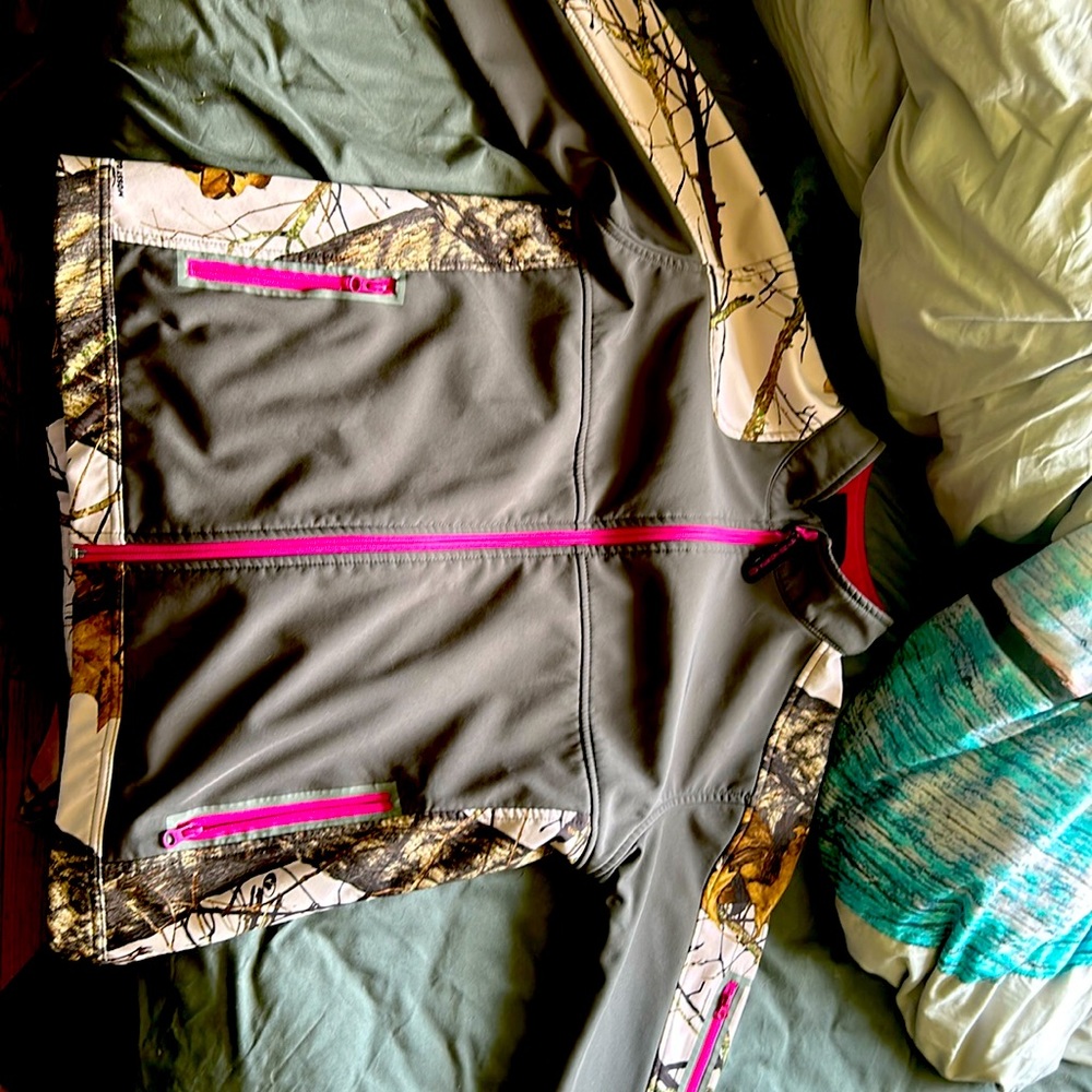 Yukon gear pink camo jacket